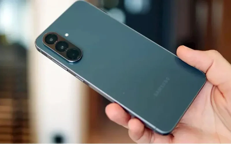سامسونج تكشف تفاصيل هاتف Galaxy A57 الجديد المتوقع طرحه قريبًا